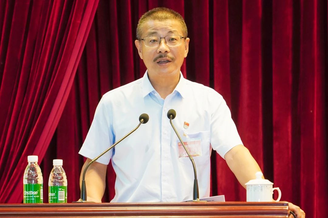 海南礦業(yè)第四次工會(huì)會(huì)員代表大會(huì)勝利召開(kāi)5_20240426150737.jpg