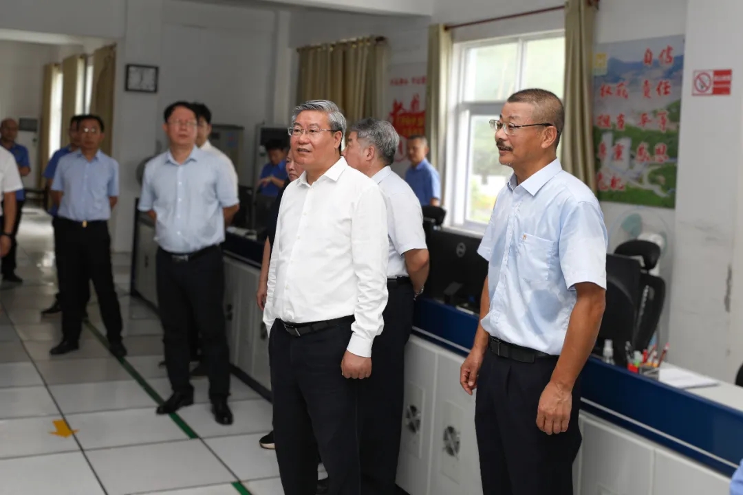 海南省政協(xié)主席李榮燦到海南礦業(yè)調(diào)研3_副本.jpg