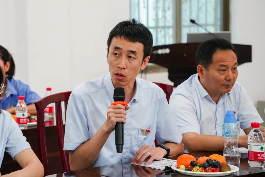 海南礦業(yè)召開“七一”座談會(huì)4.jpg